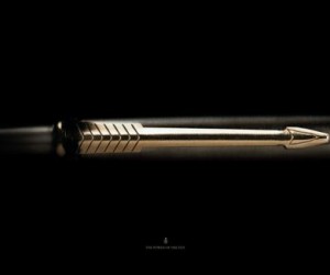 Saatchi & Saatchi Australia designed this arrow campaign for Amnesty International. The photographer on the project was Daniel Guerra.